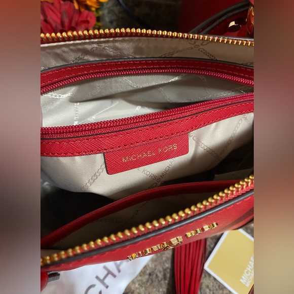 ❤️🔥MICHAEL KORS SAFFIANO LEATHER CROSSBODY/SATCHEL TOTE w/FREE DUST BAG 👜 - Picture 9 of 15